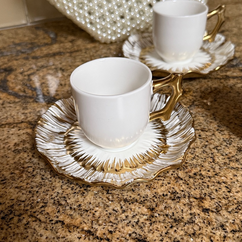 Michael Aram Anemone White & Gold 7 pc Teacup set and Elegant Pearl Handbag - Picture 2 of 8